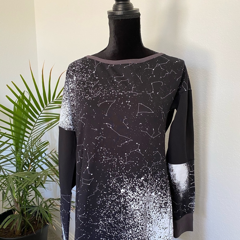 Rouge wolf sweater dress